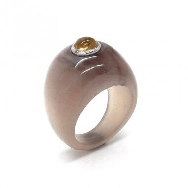 Bague en corne claire - pierre 6 mm...
