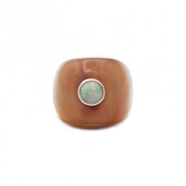 Bague en corne claire - pierre 6 mm...