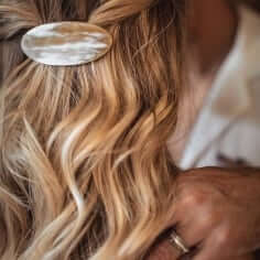 Barette ovale en corne...