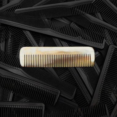 Le gentleman de poche - Peigne en corne