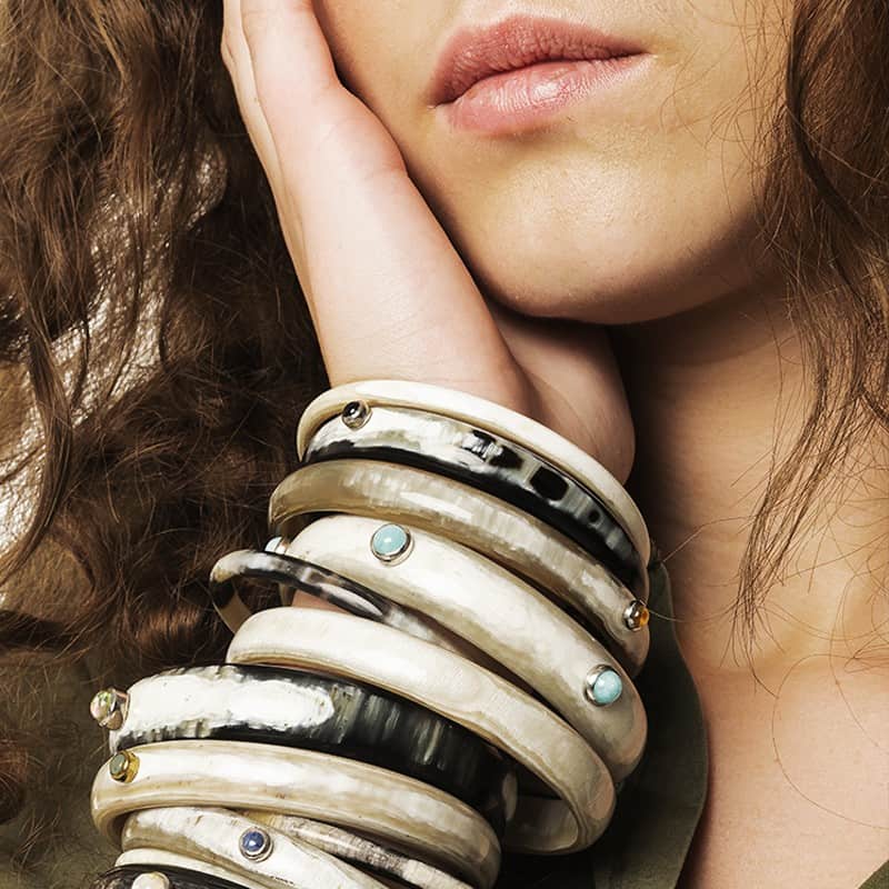 Jonc en corne foncée 15mm serti...