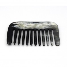 Peigne en corne foncée modèle le Cap Horn sur fond blanc vue de dessus. 2