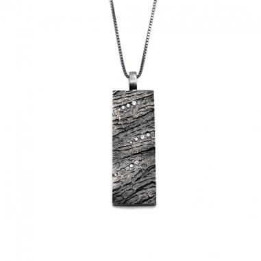 Photo sur fond blanc du collier diamant homme modèle Hypérion-L finition argent vieilli vue zoom.