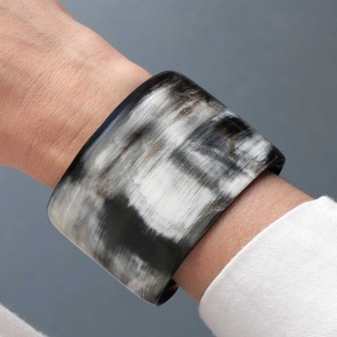 Classic wide horn cuff