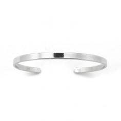 Photo sur fond blanc manchette en argent homme finition polie vue de dessus.