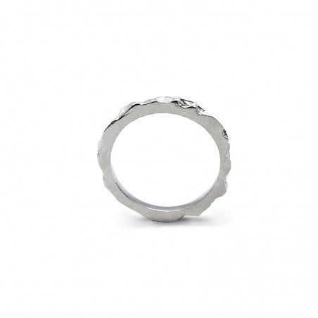 Photo sur fond blanc de l’alliance originale en argent modèle A76 M vue de côté.