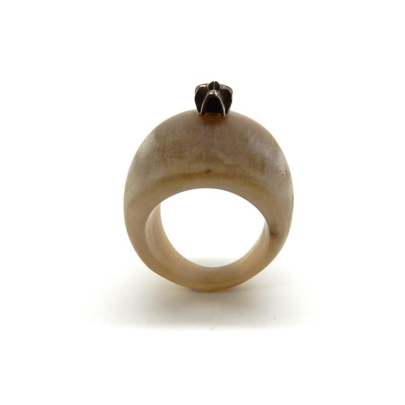 Horn skull ring - S
