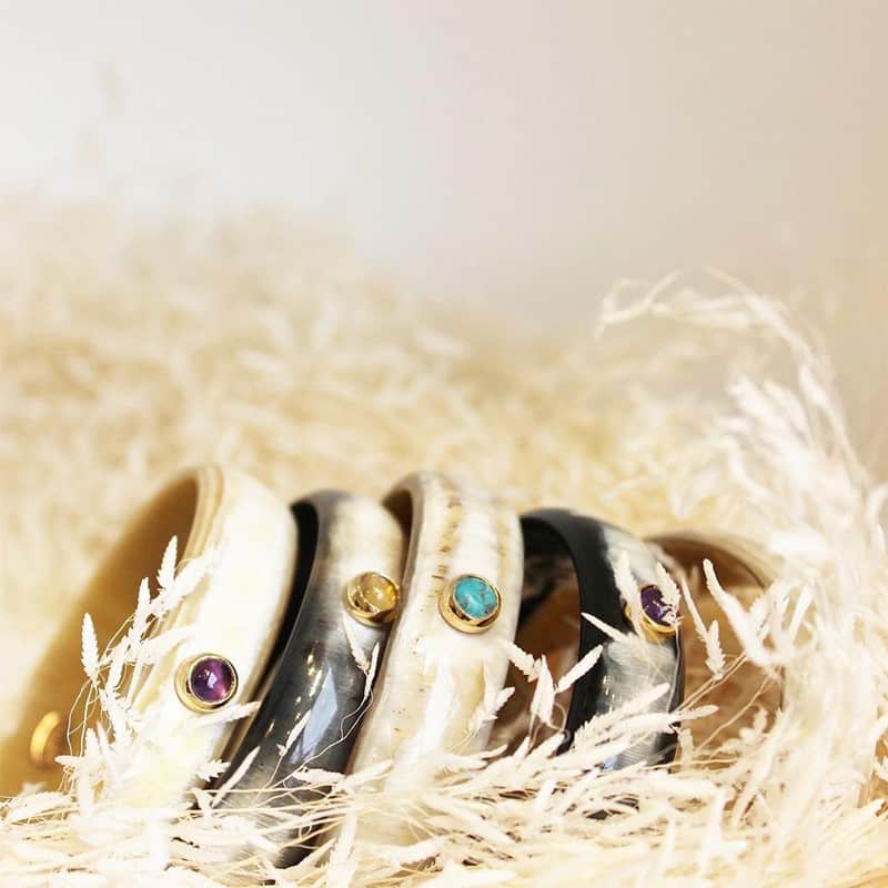 Jonc en corne foncée 15mm serti...