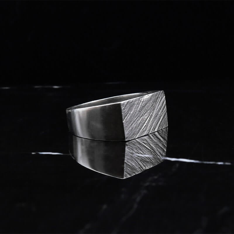 Chevalière en argent Tungstène R